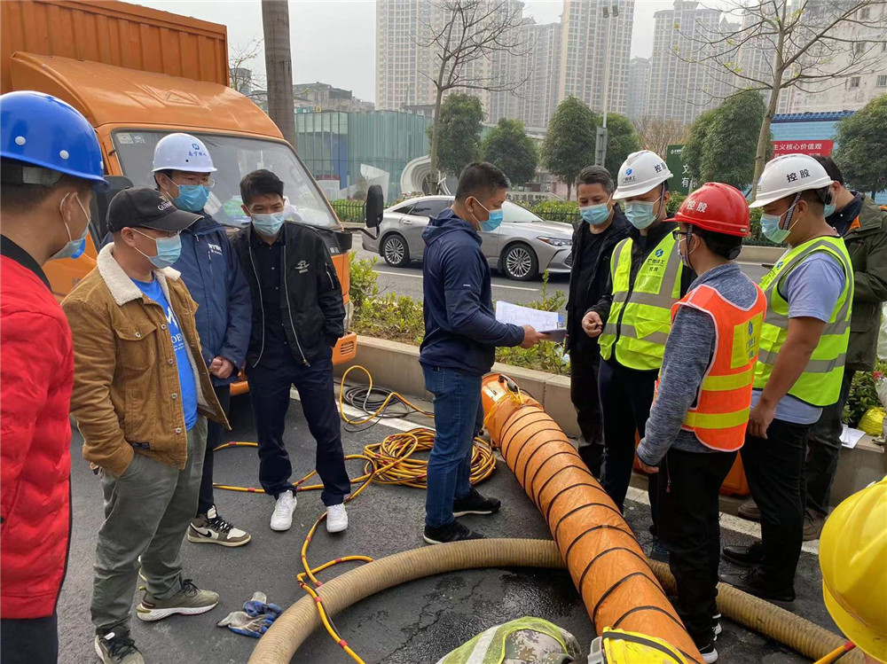 市住建局領(lǐng)導到南寧市雨污水管網(wǎng)改造第五期工程現場(chǎng)檢查指導工作